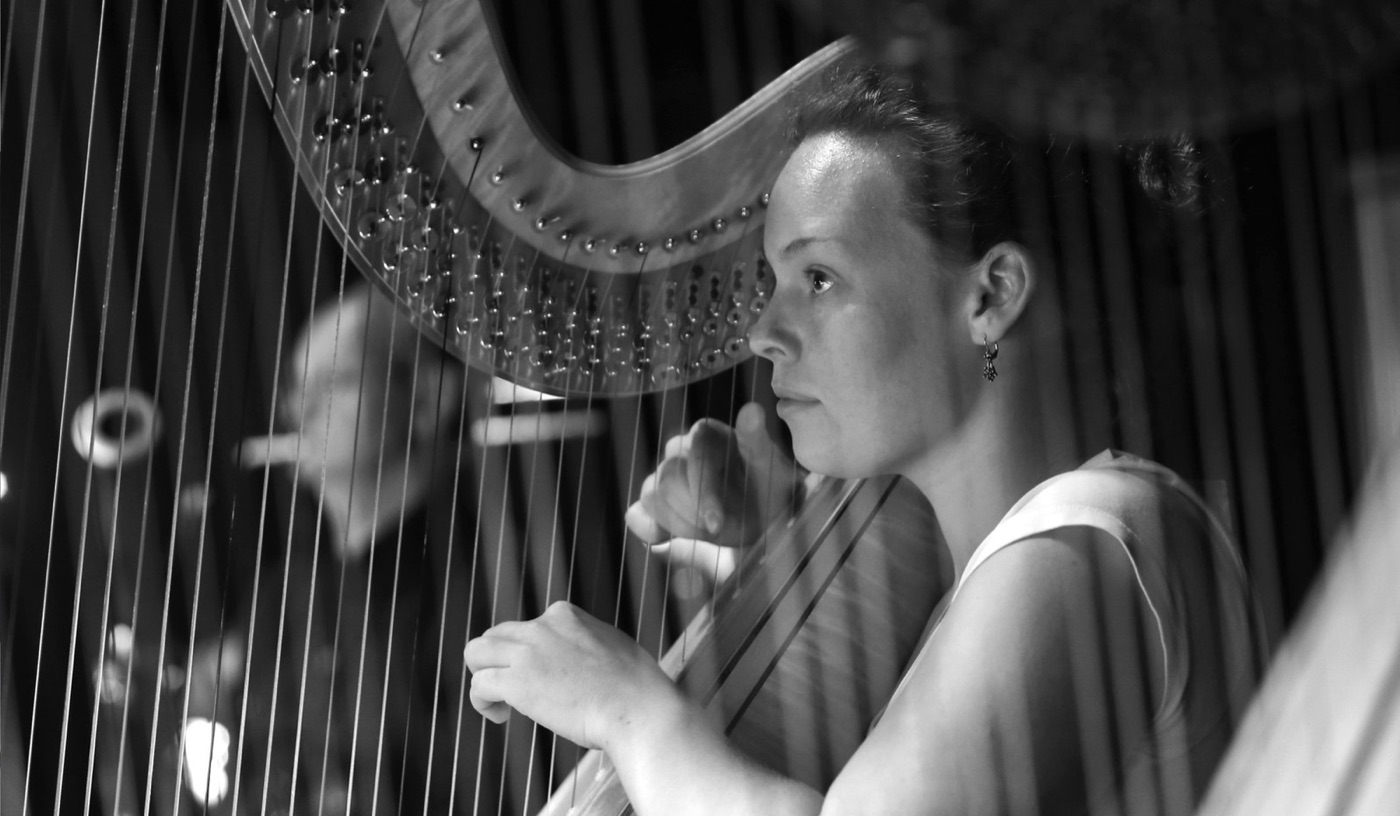 Esther Langer, Harfenistin